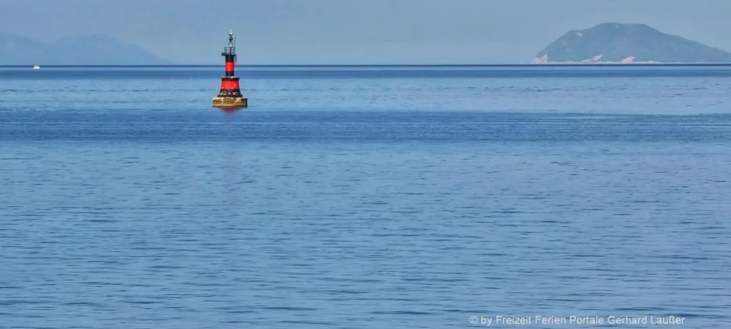 Segelboot oder Yacht mieten in Kroatien Leuchtturm im adriatischem Meer
