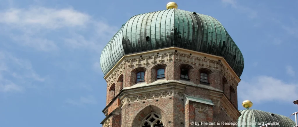 Berühmte Kirchen in Bayern Zwiebelturm Dom Frauenkirche in München