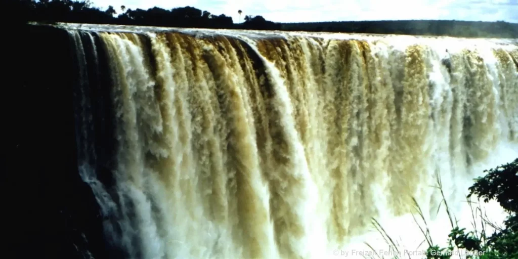 Ausflugsziele Namibia Rundreise Attraktionen Wasserfälle Victoria Falls