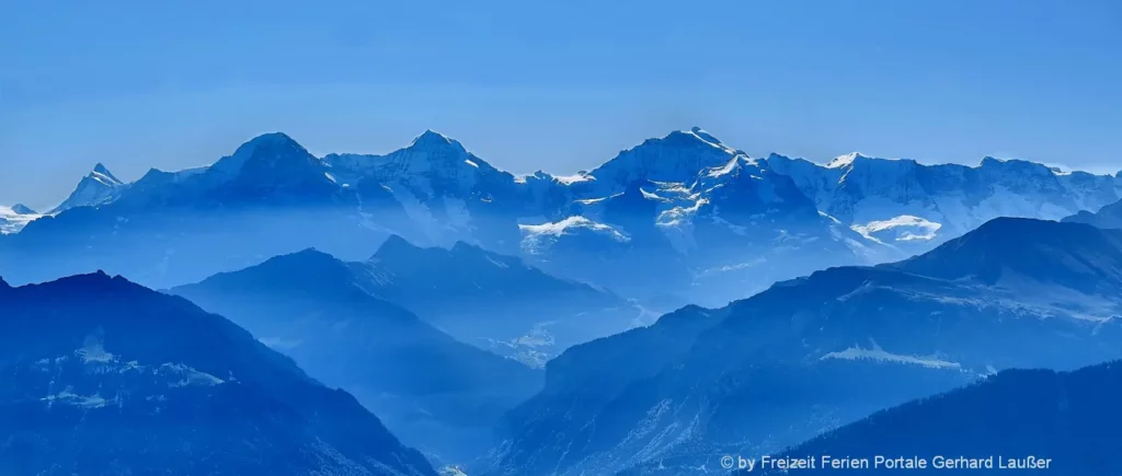 Schönste Wandertouren in der Schweiz mir herrlichen Aussichten auf die Schweizer Alpen