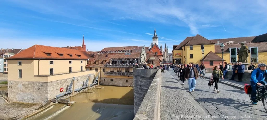 Würzburg-sehenswuerdigkeiten-altstadt-fluss-bruecke-attraktionen
